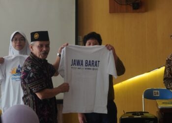 PWM JAWA BARAT LEPAS KONTINGEN OLYMPICAD VIII KE MAKASSAR